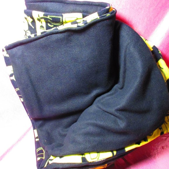 Despicable Me Minions 93" x 58" Fleece Blanket - Picture 3 of 3